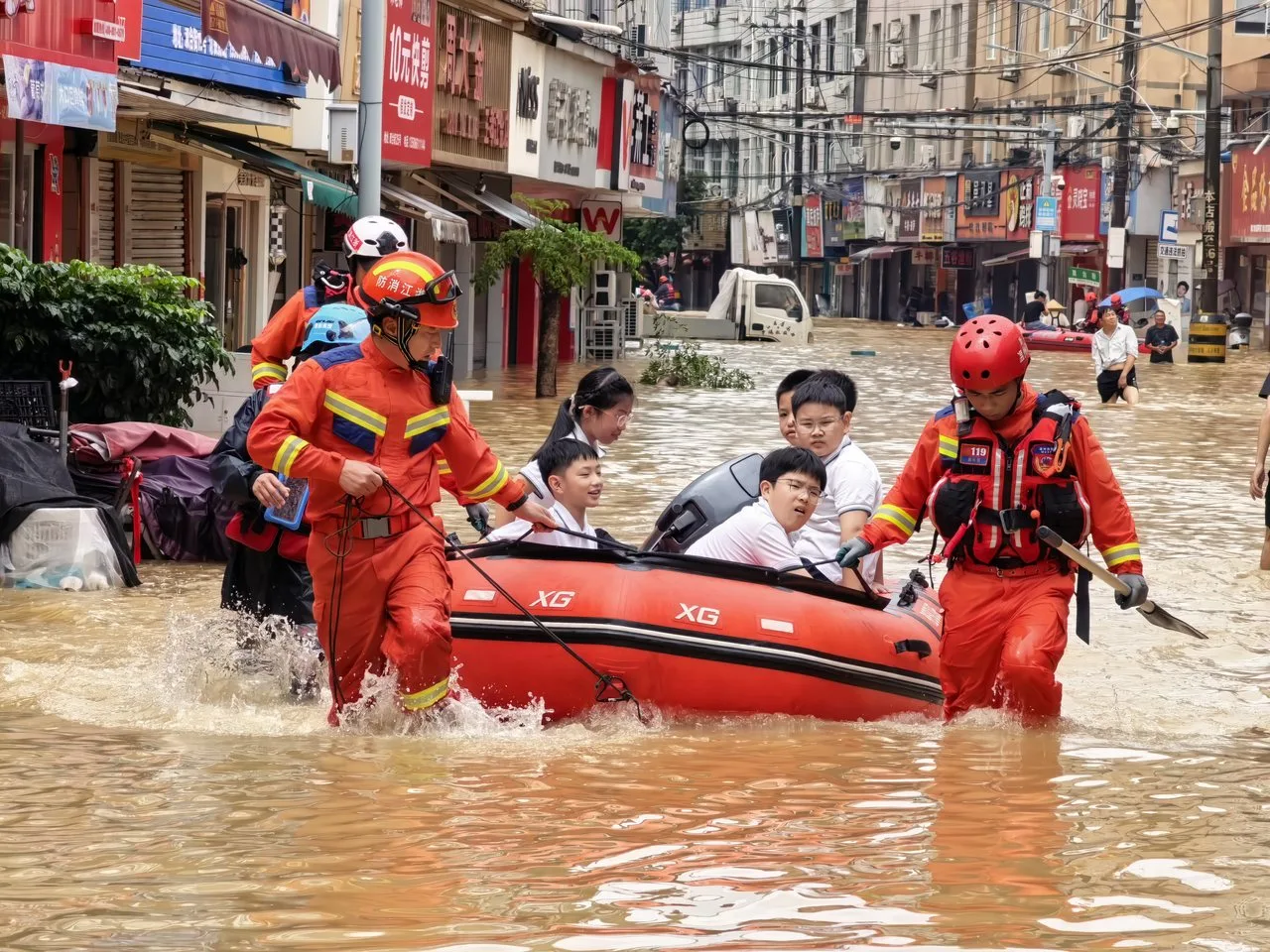 昼夜奋战守护平安 温州消防力量在多地抢险救援转移群众 - 配图6
