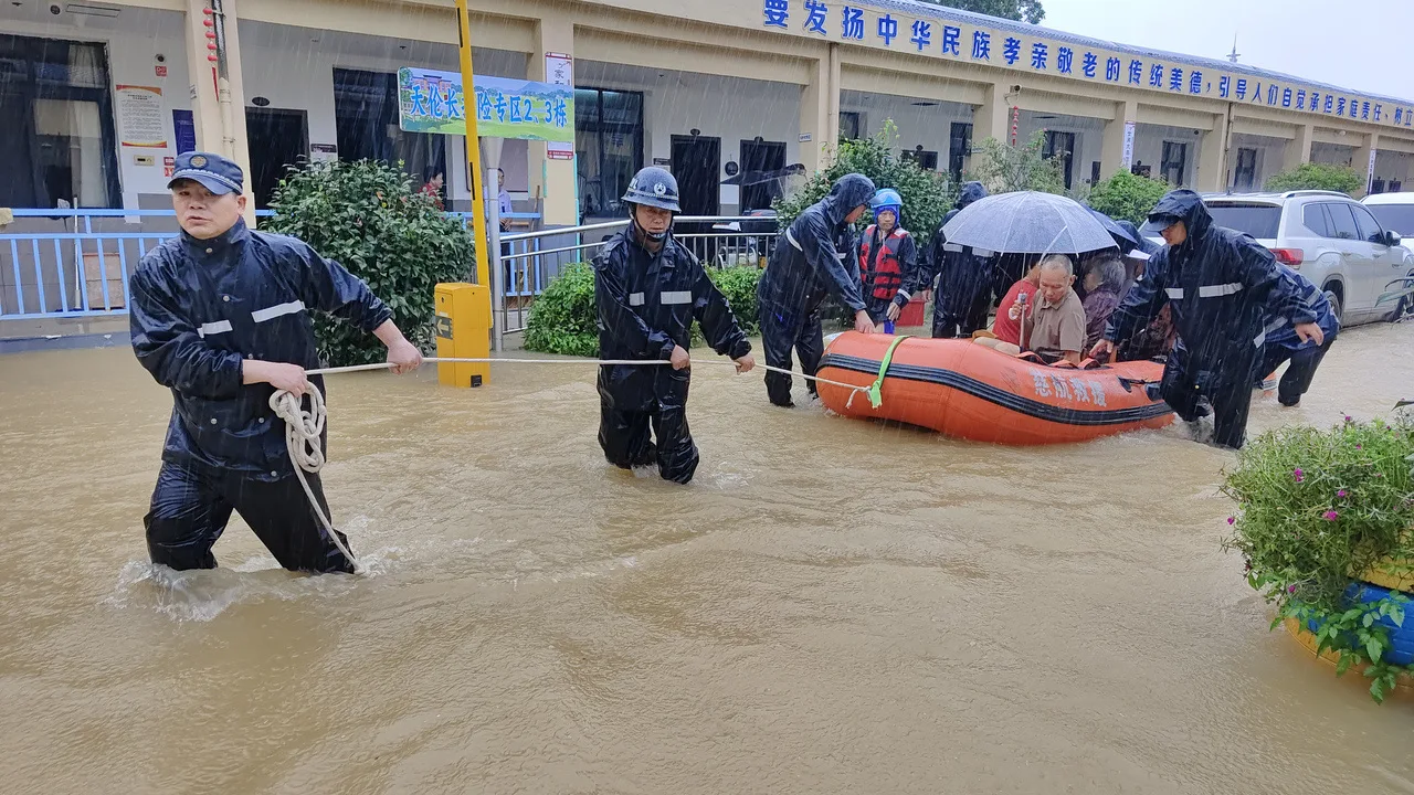 降雨量突破历史极值，苍南何以打赢这场防汛战？ - 配图4