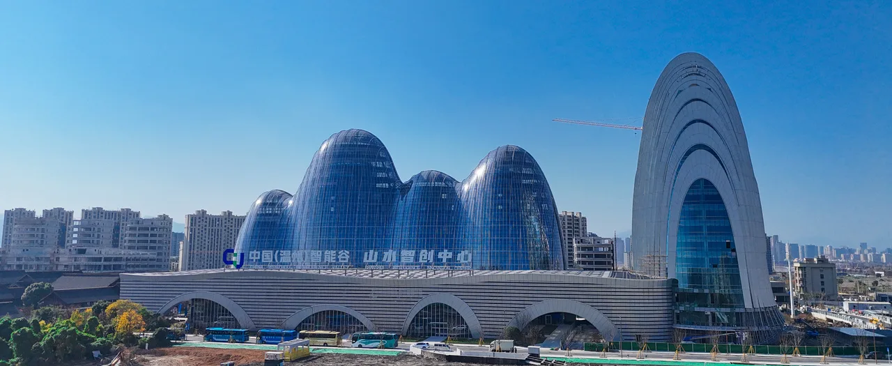 以中国（温州）智能谷建设为载体 鹿城区推动传统产业AI“智”变