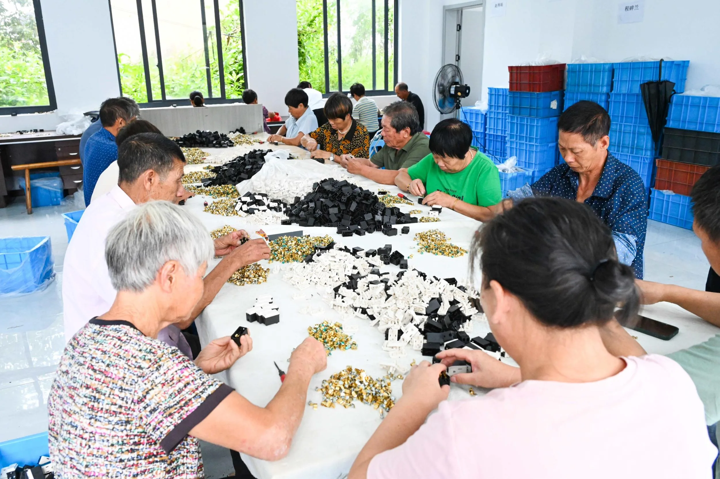 温州文成：搭平台 贴运费 黄垟村幸福来料“家”工厂
