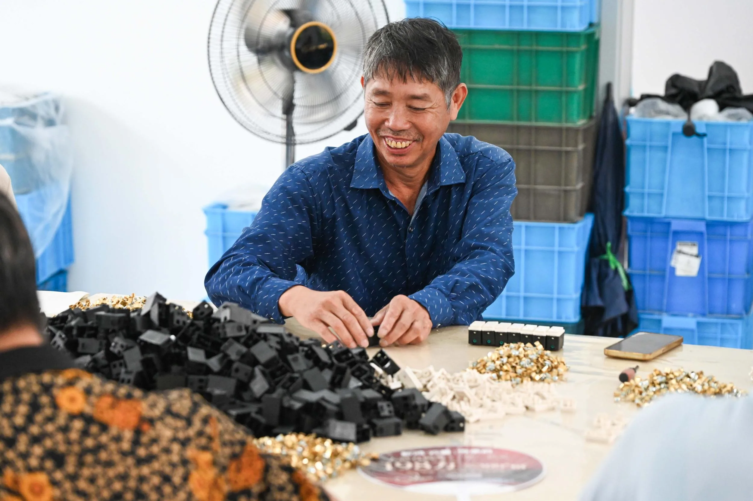 温州文成：搭平台 贴运费 黄垟村幸福来料“家”工厂 - 配图2