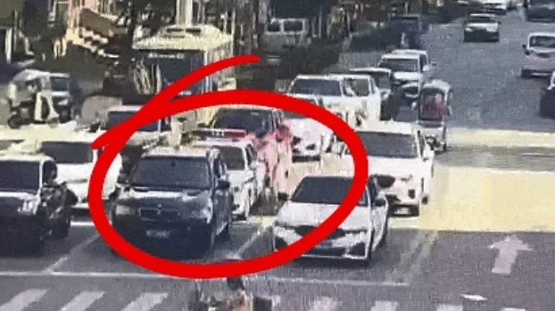 温州瑞安：陶山民警遇群众求助，开辟生命通道护送伤者