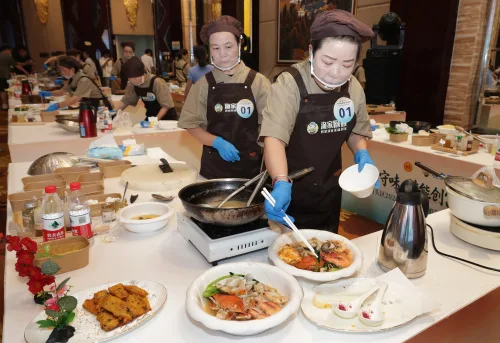 渔家厨娘同台竞技 这碗洞头海鲜面“味正浓” - 配图3