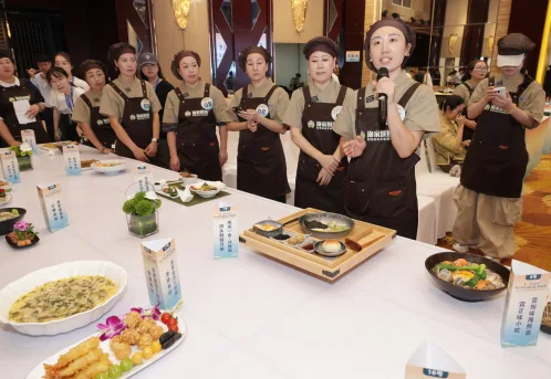 渔家厨娘同台竞技 这碗洞头海鲜面“味正浓” - 配图4