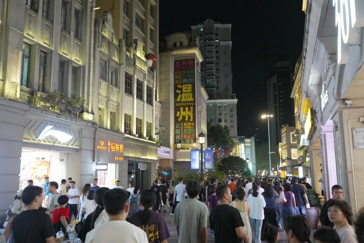 把舞台扎进老街古巷 沉浸式文化体验激活假期消费 - 配图7