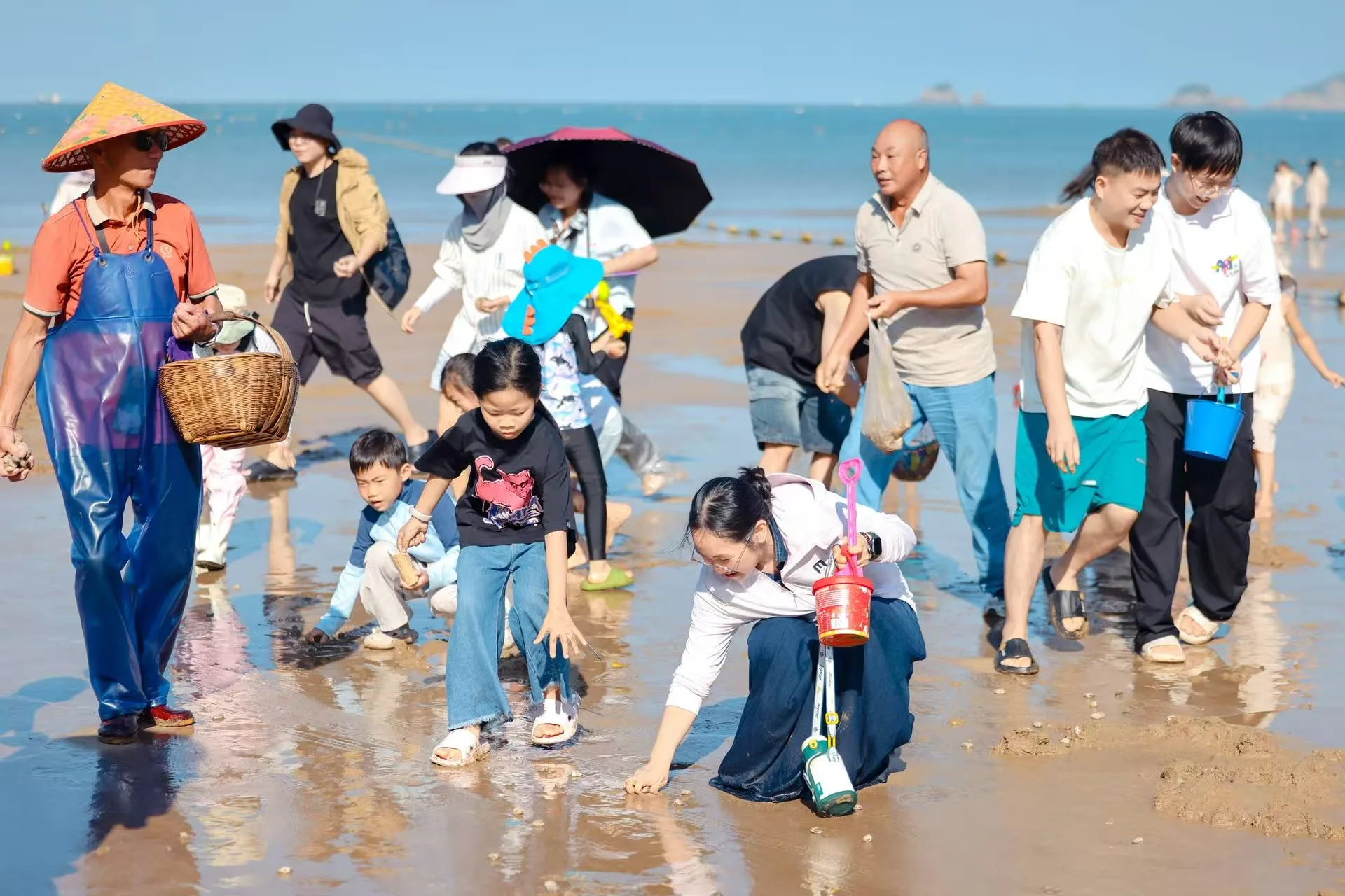 持“赶海执照”踏浪寻宝 洞头大沙岙上演中秋滨海狂欢