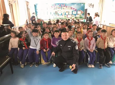 这对民警父子携手公益宣讲