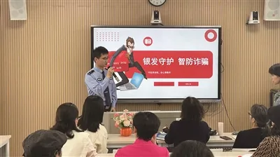 这对民警父子携手公益宣讲 - 配图2