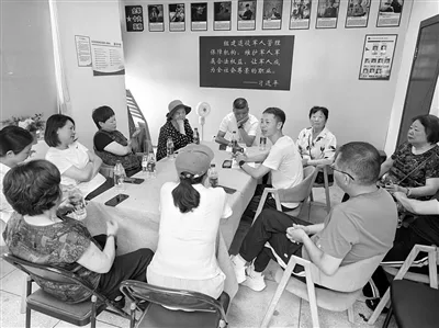 从“垃圾山”到谋长效 无物业小区破解自治困局