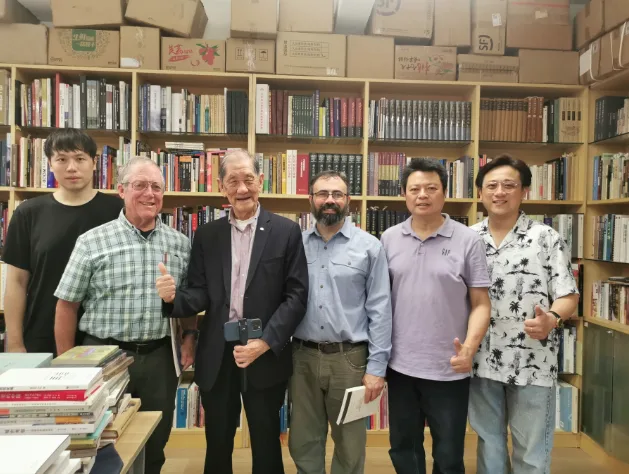 北美首座中式廊桥竣工！这两位美国工匠曾来泰顺“取经” - 配图9