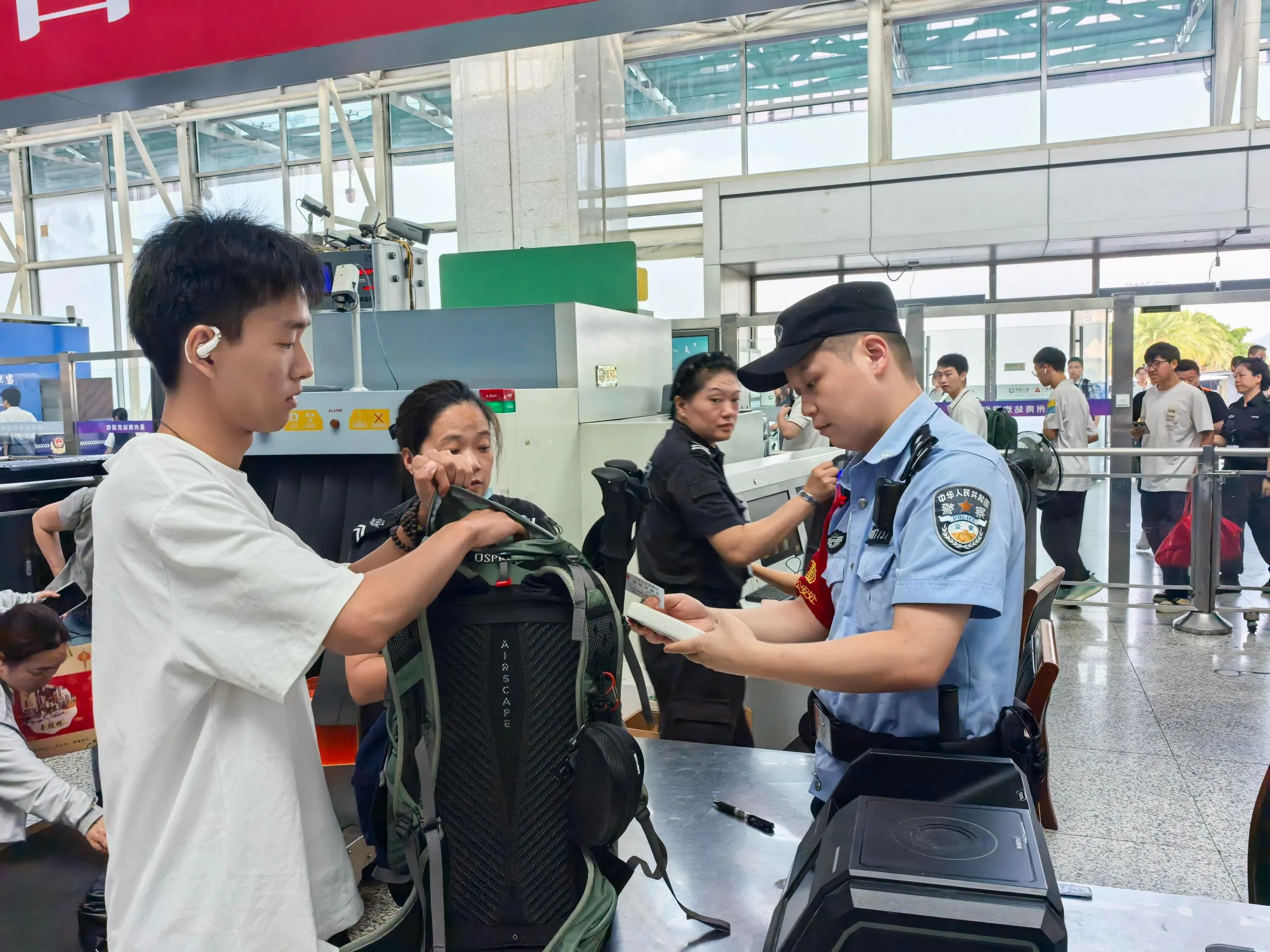 国庆黄金周首日 温州南发送旅客近十万 - 配图4