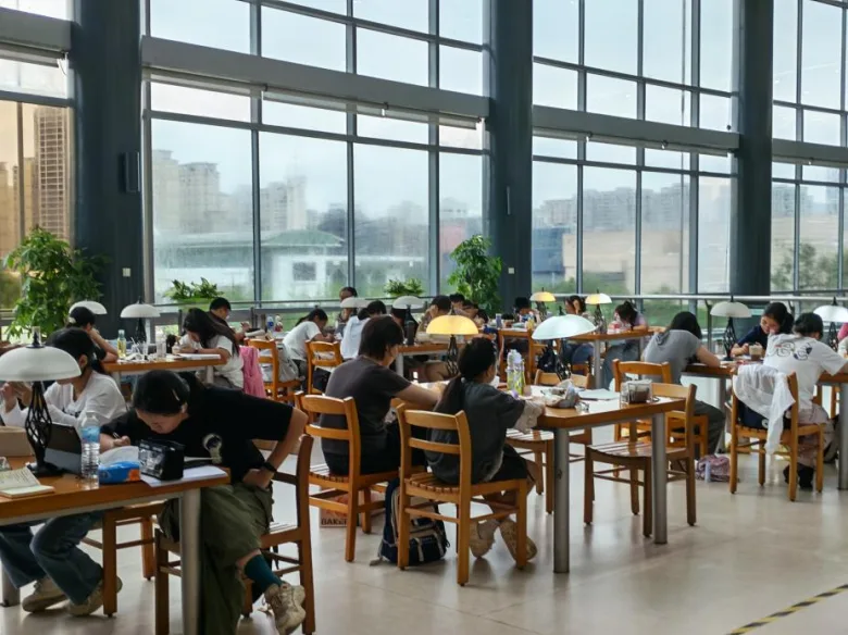 国庆假期市民走进文化场馆，乐享“文化充电” - 配图5