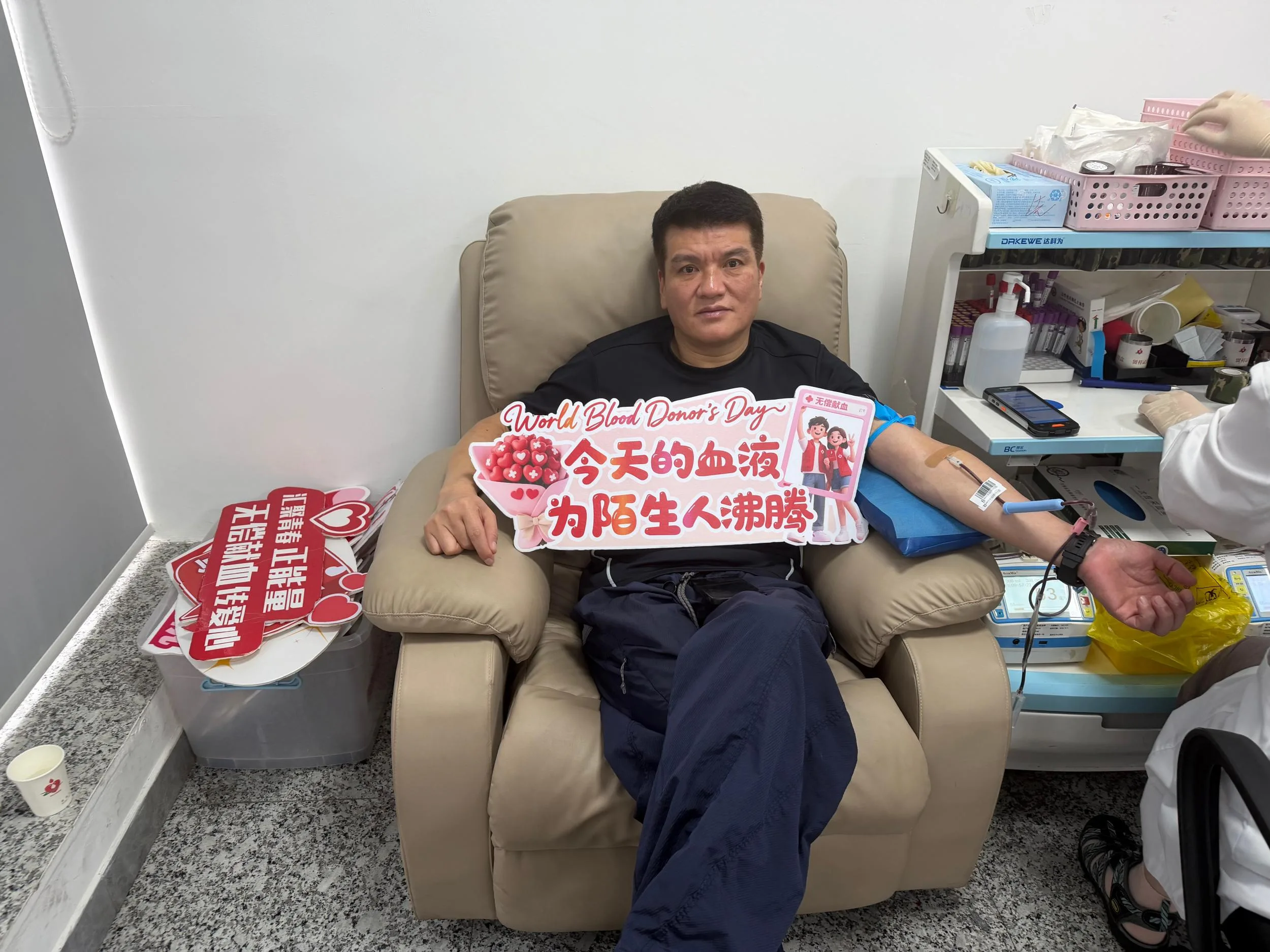 热血迎国庆 致敬每一位为爱奔赴的献血者 - 配图6