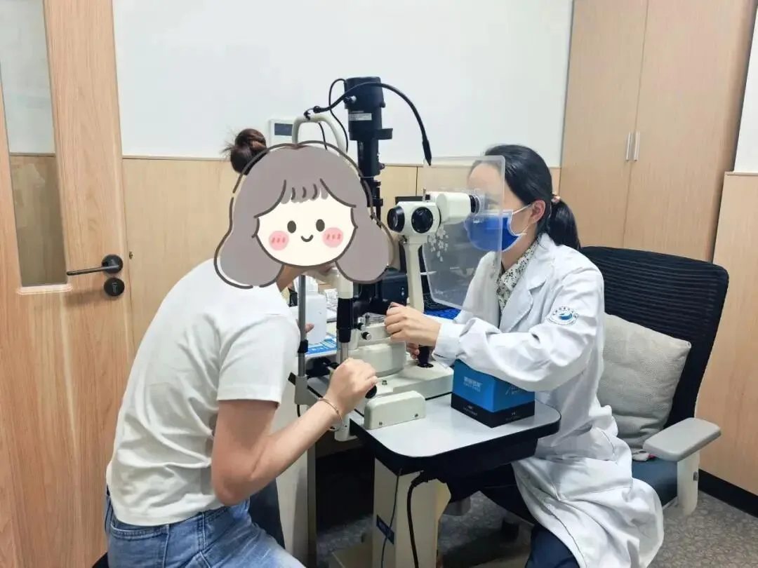 17岁高中生养宠物后眼睛干痒,揉一揉就好?当心这种病!