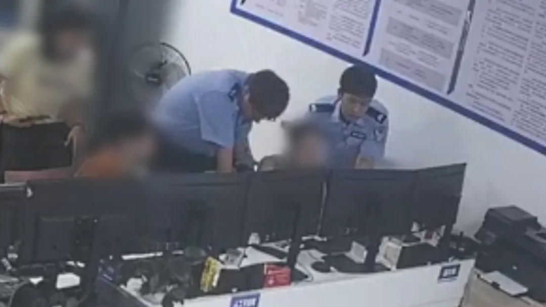 上岗仅10天！04年新警喜提第一面锦旗 - 配图2