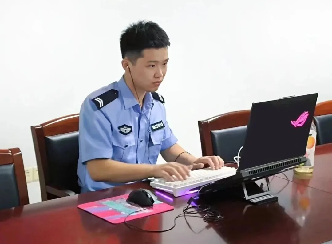 上岗仅10天！04年新警喜提第一面锦旗 - 配图5