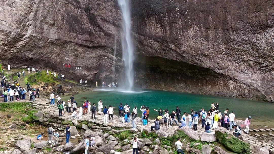 爆火！乐清雁荡山三天接待游客42.15万人次