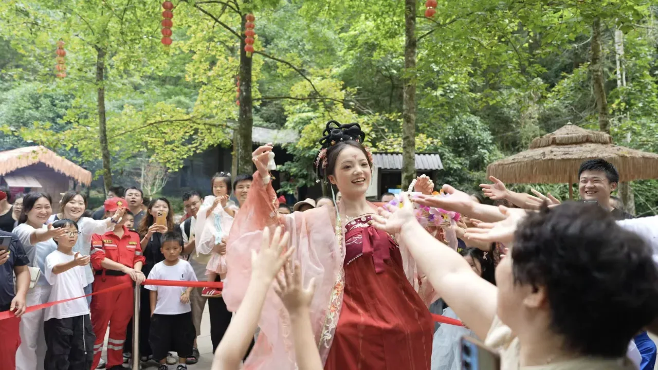 温州五天迎客825万人次：假期过半，山海“热”度不减 - 配图7