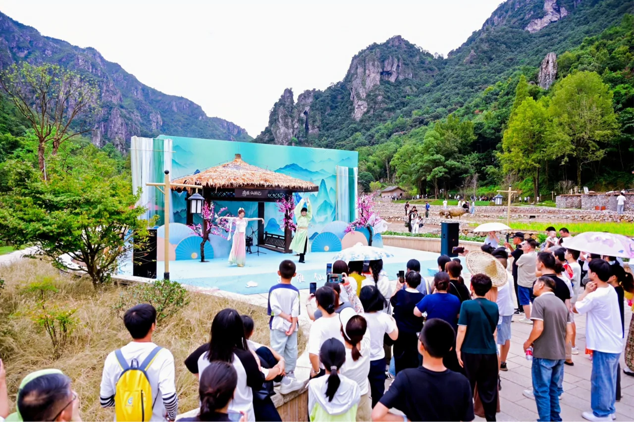 国庆“仙”游南雁 东西洞景区国风盛宴“热”力全开 - 配图2