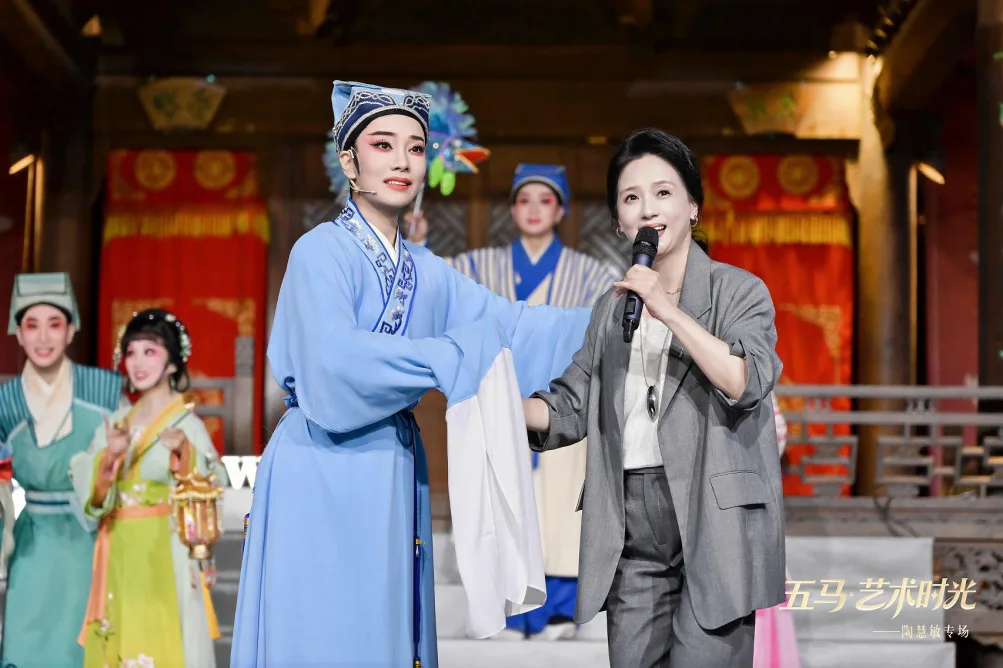 “转角有戏”名家专场走进街巷 温州“艺术时光”推动公共文化从“有”向“好”跃升 - 配图2