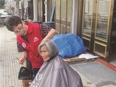 服务追着人走 泰顺“廊桥背包”送服务进深山