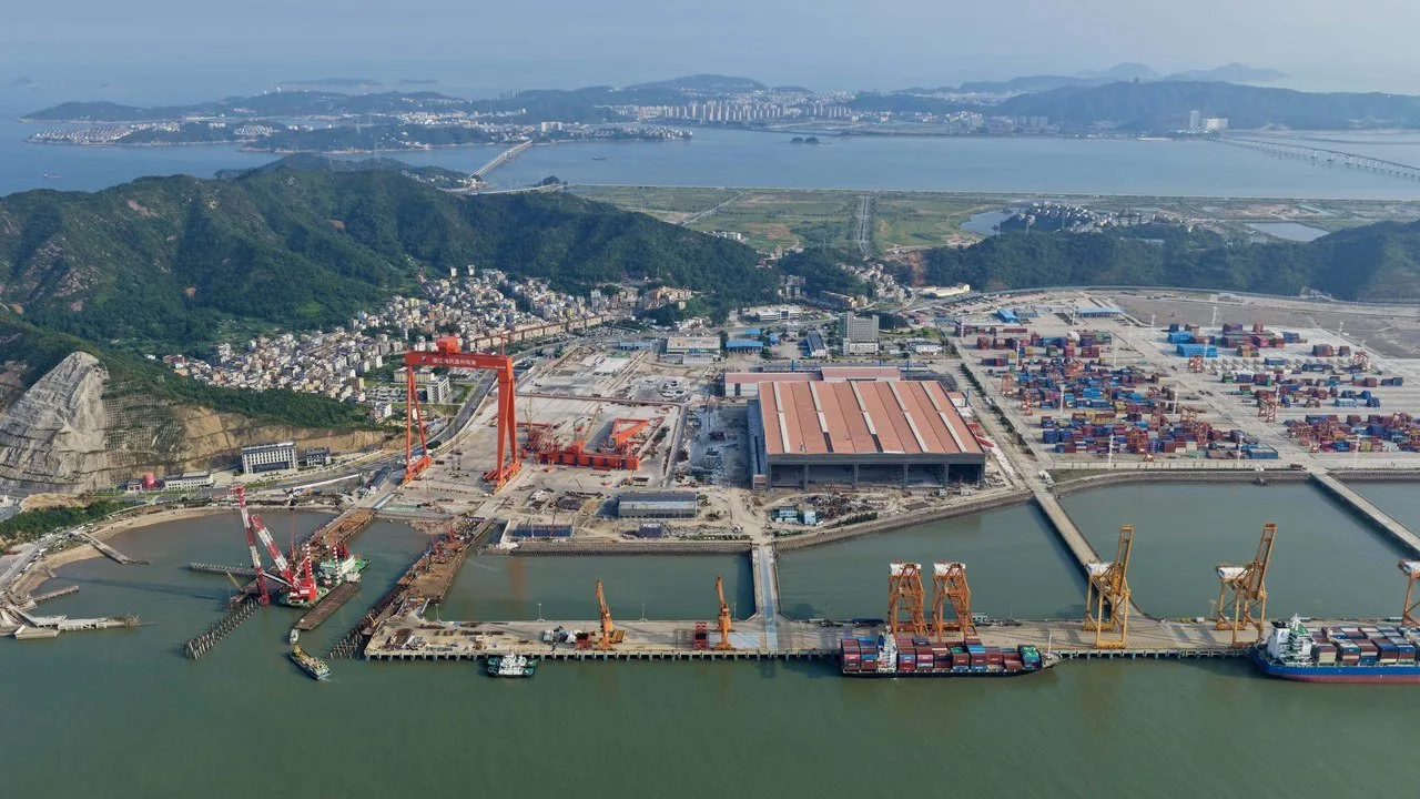 筑港追风，在全国首个深远海风电母港核心区，记者当见习“园区管家”