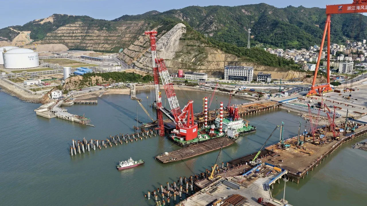 筑港追风，在全国首个深远海风电母港核心区，记者当见习“园区管家” - 配图2