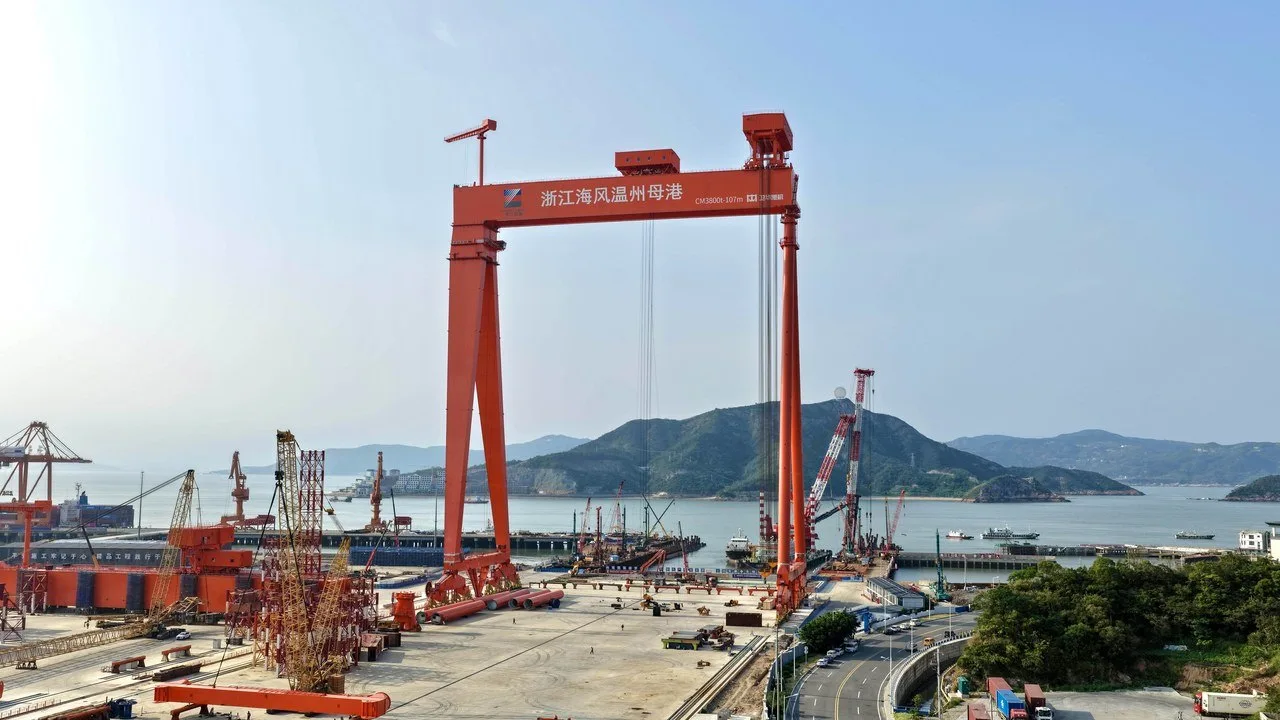筑港追风，在全国首个深远海风电母港核心区，记者当见习“园区管家” - 配图3