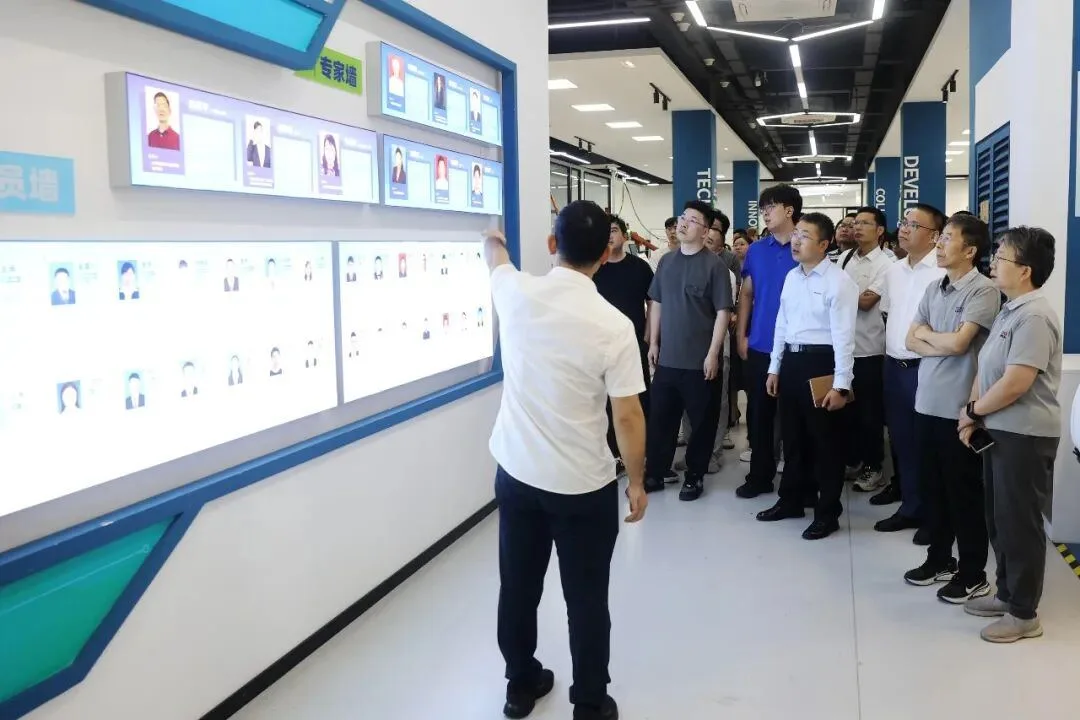 温州海经区布局产教融合 浙工贸智能电气学院揭牌 - 配图3