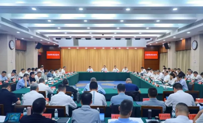 鹿城区委书记张崇波主持召开区委常委会会议