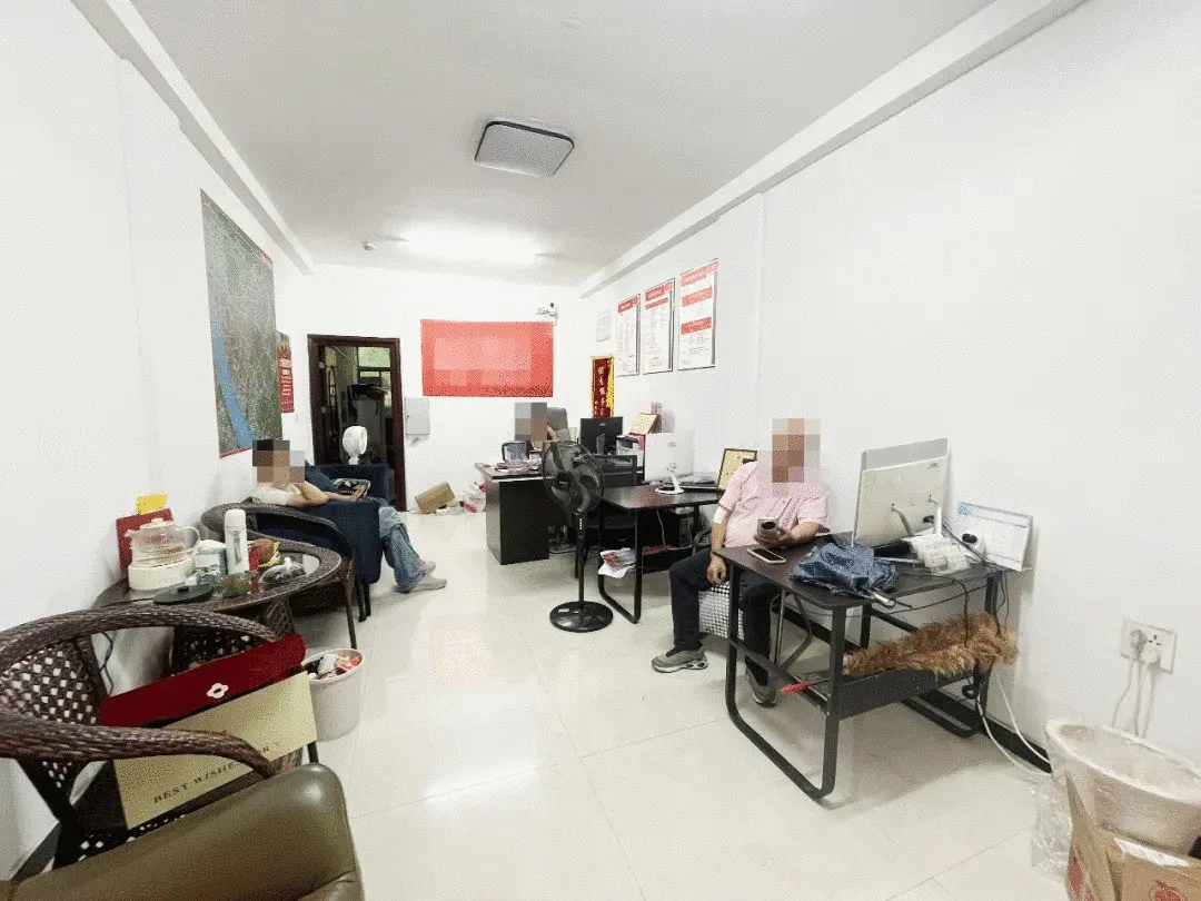 9人合租一间店？瑞安房产中介“拼店”求生 - 配图2