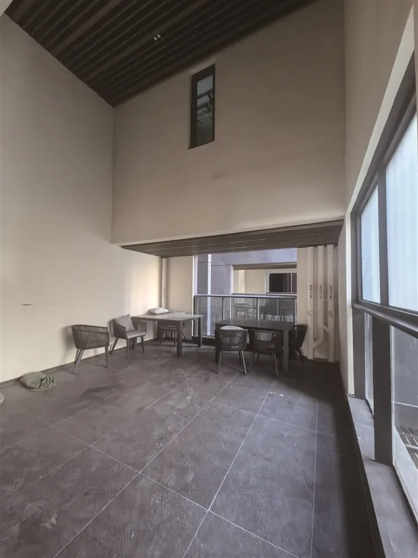 小区里有人私搭“空中楼阁”占用公区