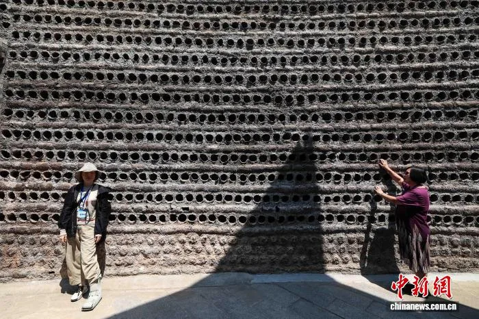 世界唯一的“坩埚城”：四百年前冶铁废料何以铸就“铜墙铁壁”