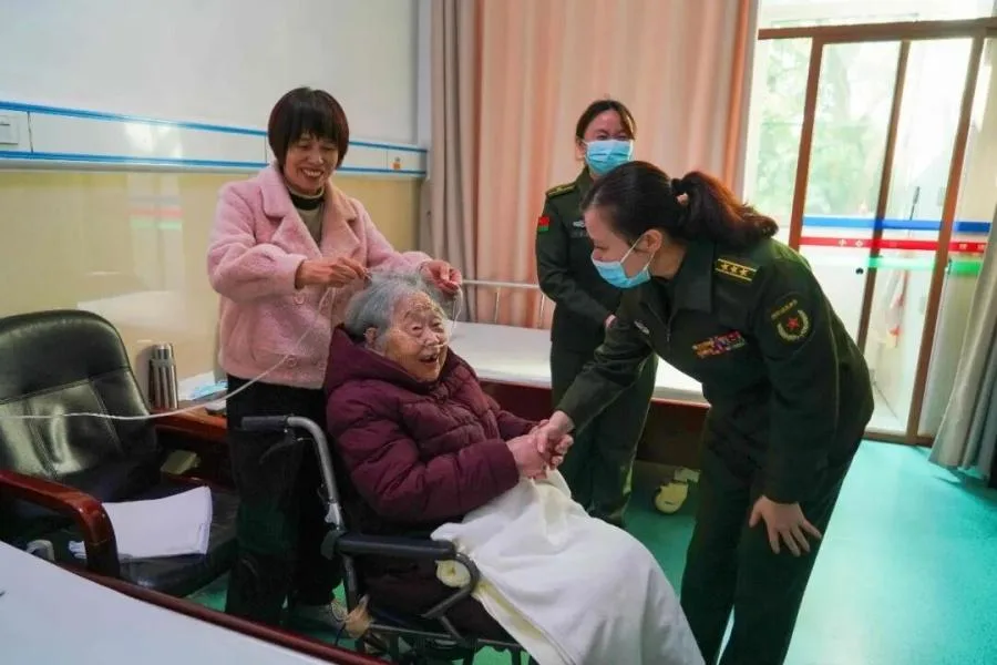 关怀暖桑榆 福建省军区干休所温情迎新春