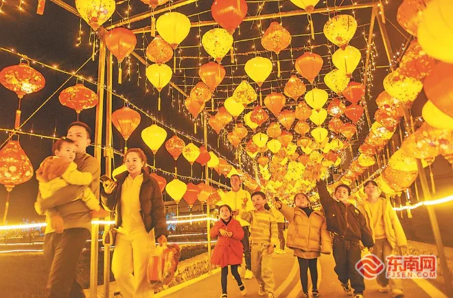 永春县打造“马踏星河照锦绣”山海经主题灯会 社会