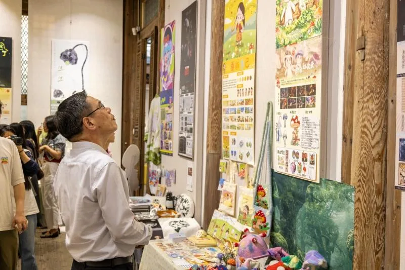 百余件作品亮相 高校学子用创意诠释文化新表达