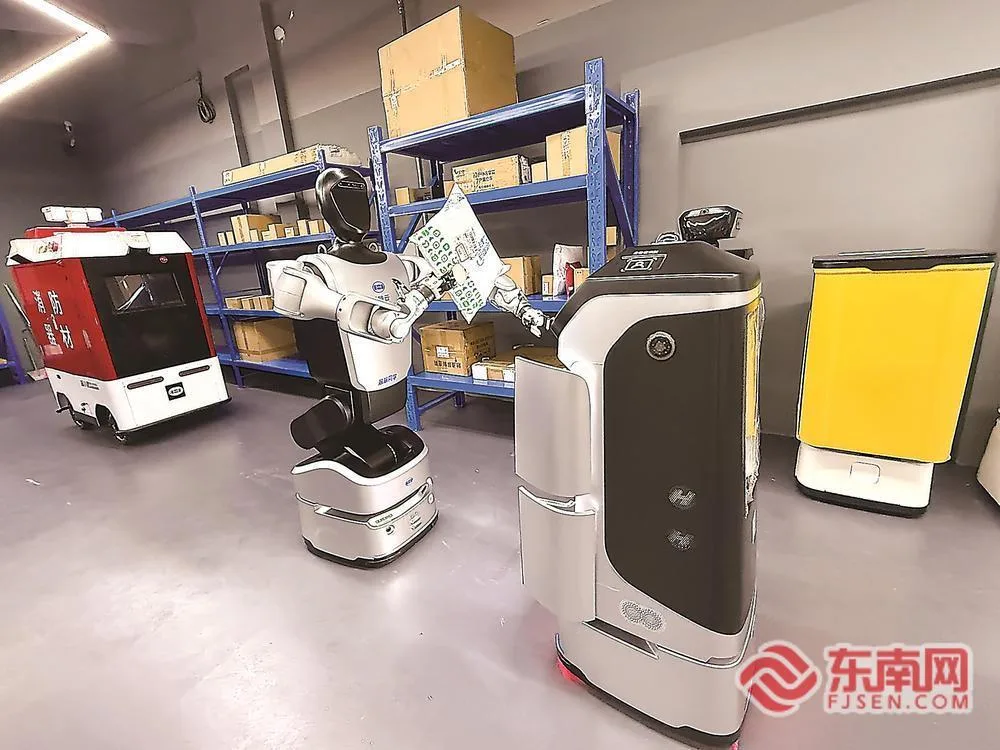 社区机器人空间站首落榕城 社会