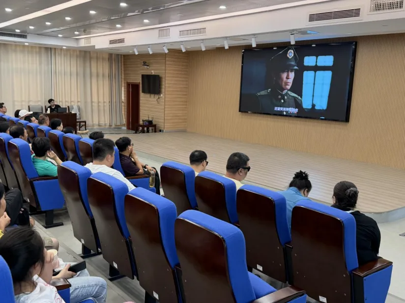 福建省残联、爱奇艺社会责任组织开展《沉默的荣耀》无障碍版专题观影活动
