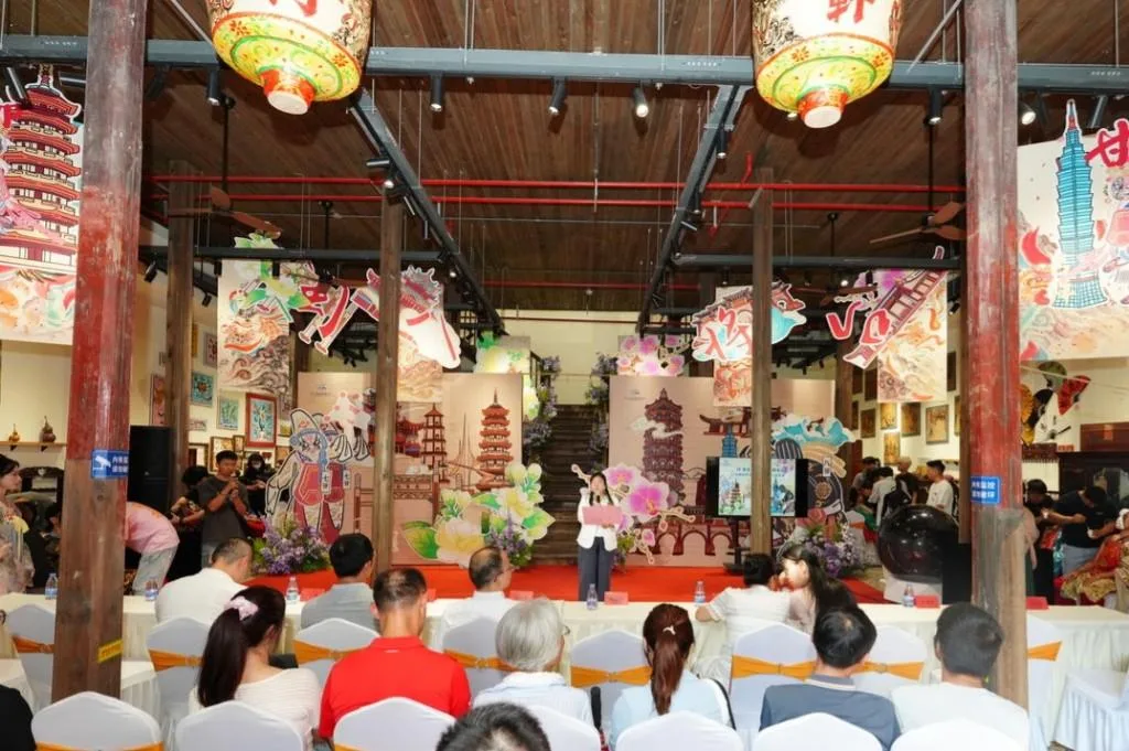 80位两岸脸谱画师同台作画 共探非遗民俗魅力