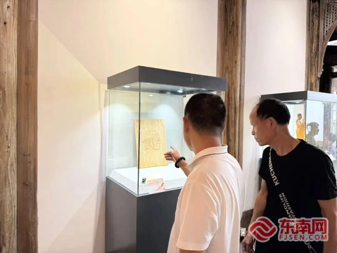 木艺焕新彩 象园木雕精品展在福建海峡馆展出