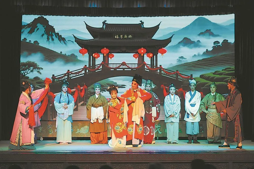 葡萄丰年看“大戏” 文教