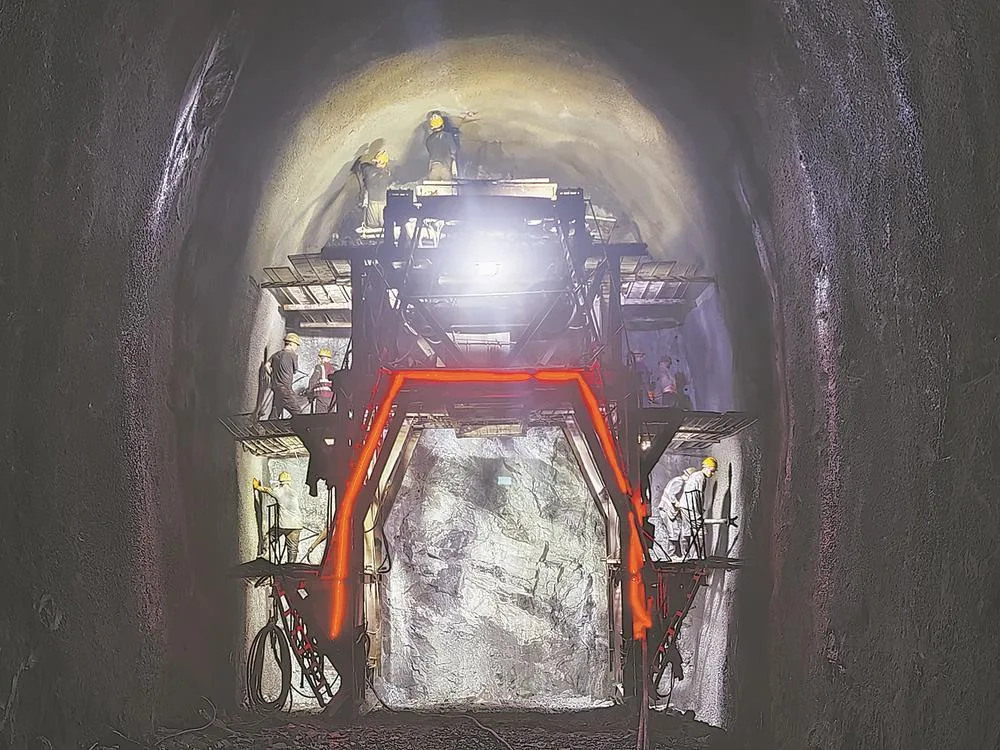 福建最长货运铁路单线隧道掘进突破8000米 社会