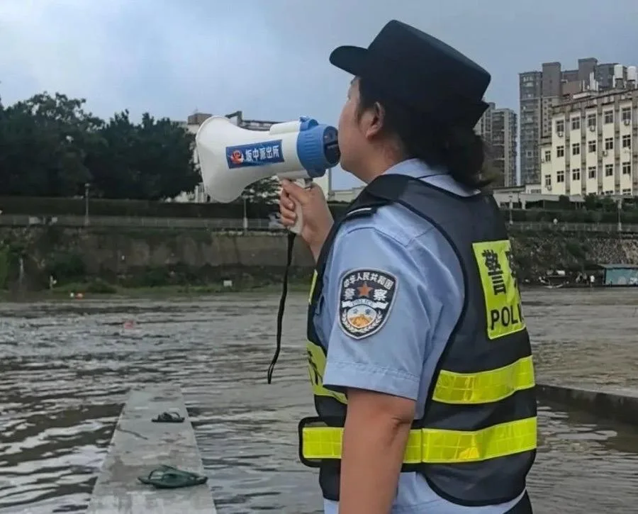迎战台风 福建警方闻汛而动护平安 - 配图5