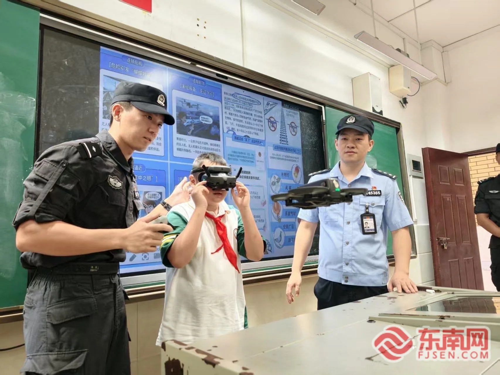 无人机遇上开学第一课 同学们解锁铁路安全新知识 - 配图2