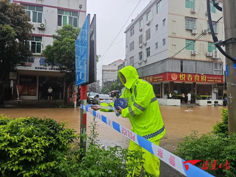暴雨中的福建，这一幕幕，令人动容！ 社会 - 配图5