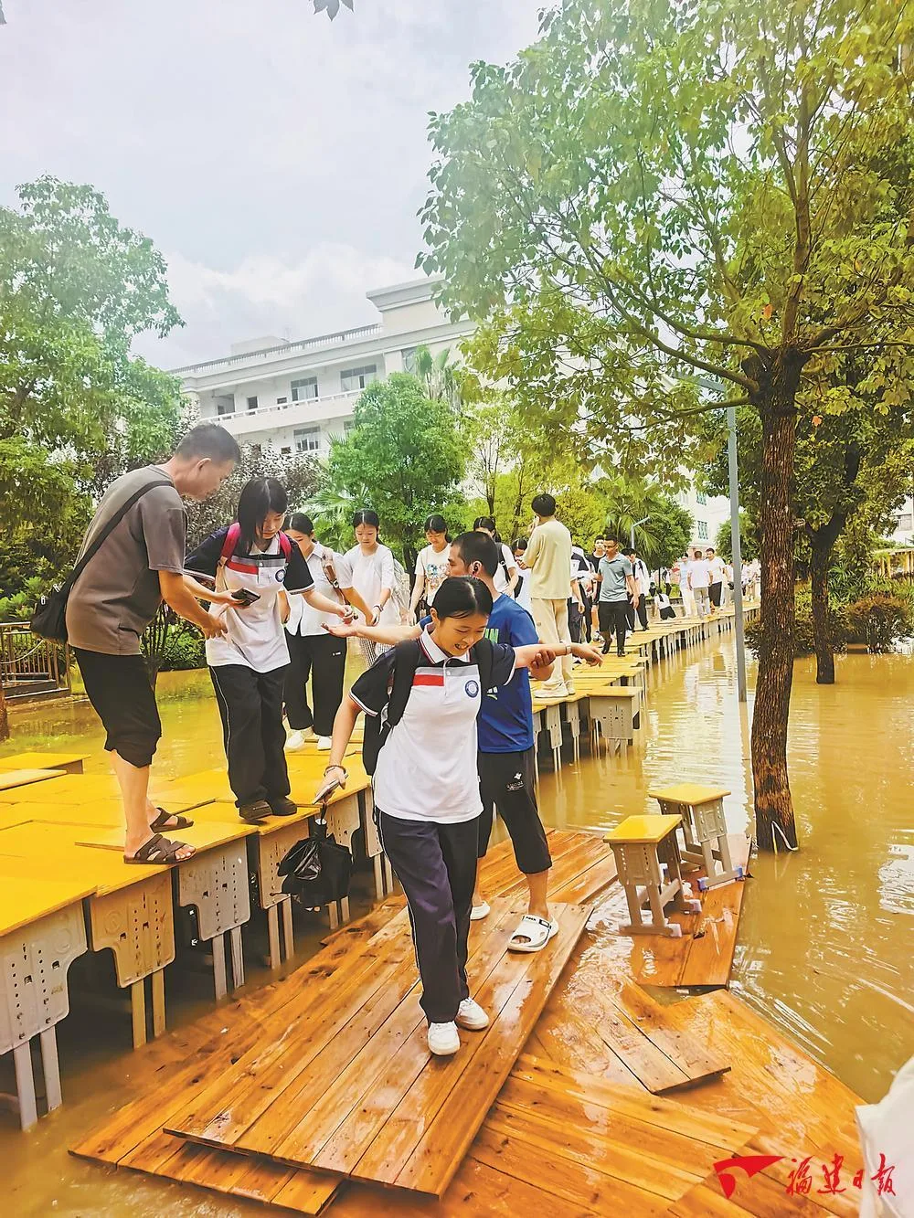 暴雨中的福建，这一幕幕，令人动容！ 社会 - 配图6