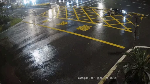 退伍晚会按下“暂停键” 福建武警飞奔救助群众