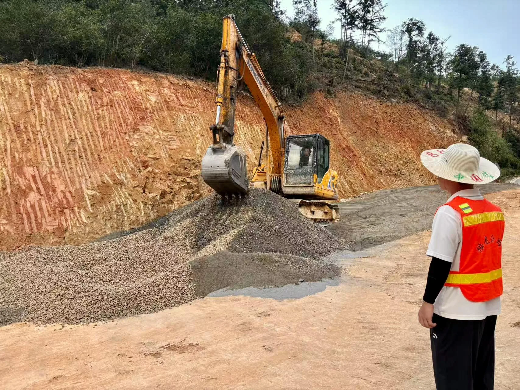 持续奋战 福建省农村公路生命线已全部抢通