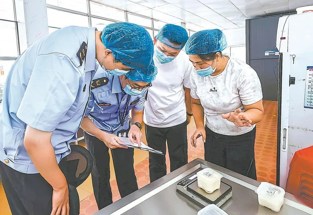 守护校园“舌尖上的安全” 社会