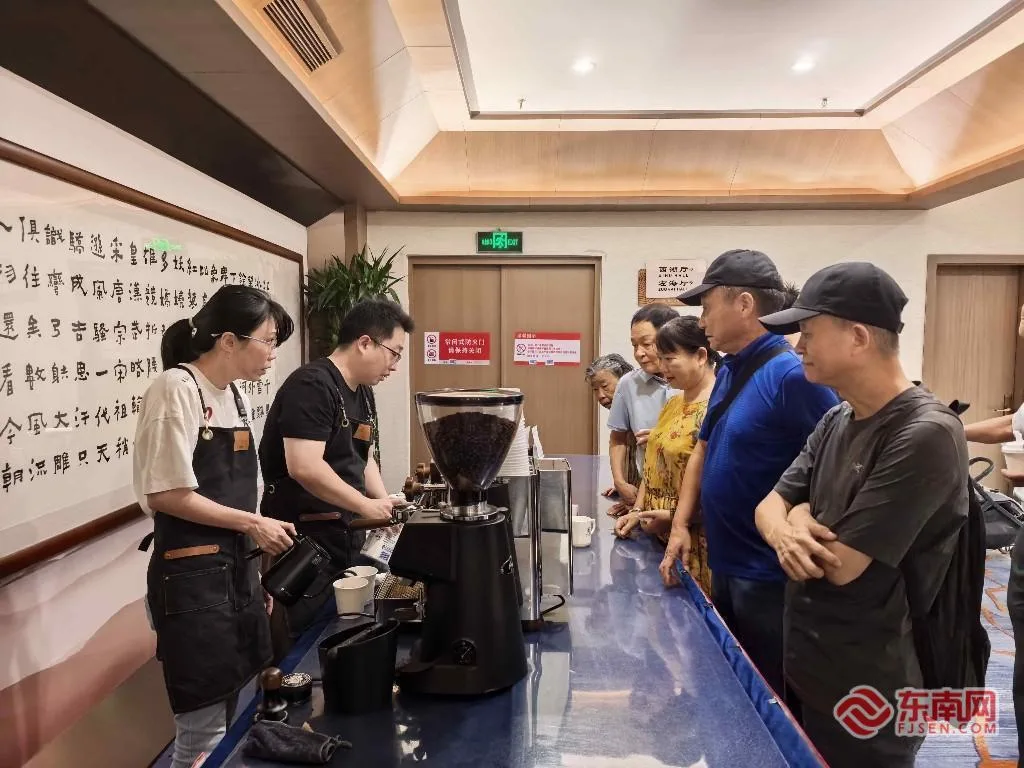 乡亲相爱一家人 福建省台联举办台胞迎中秋联谊活动 - 配图2